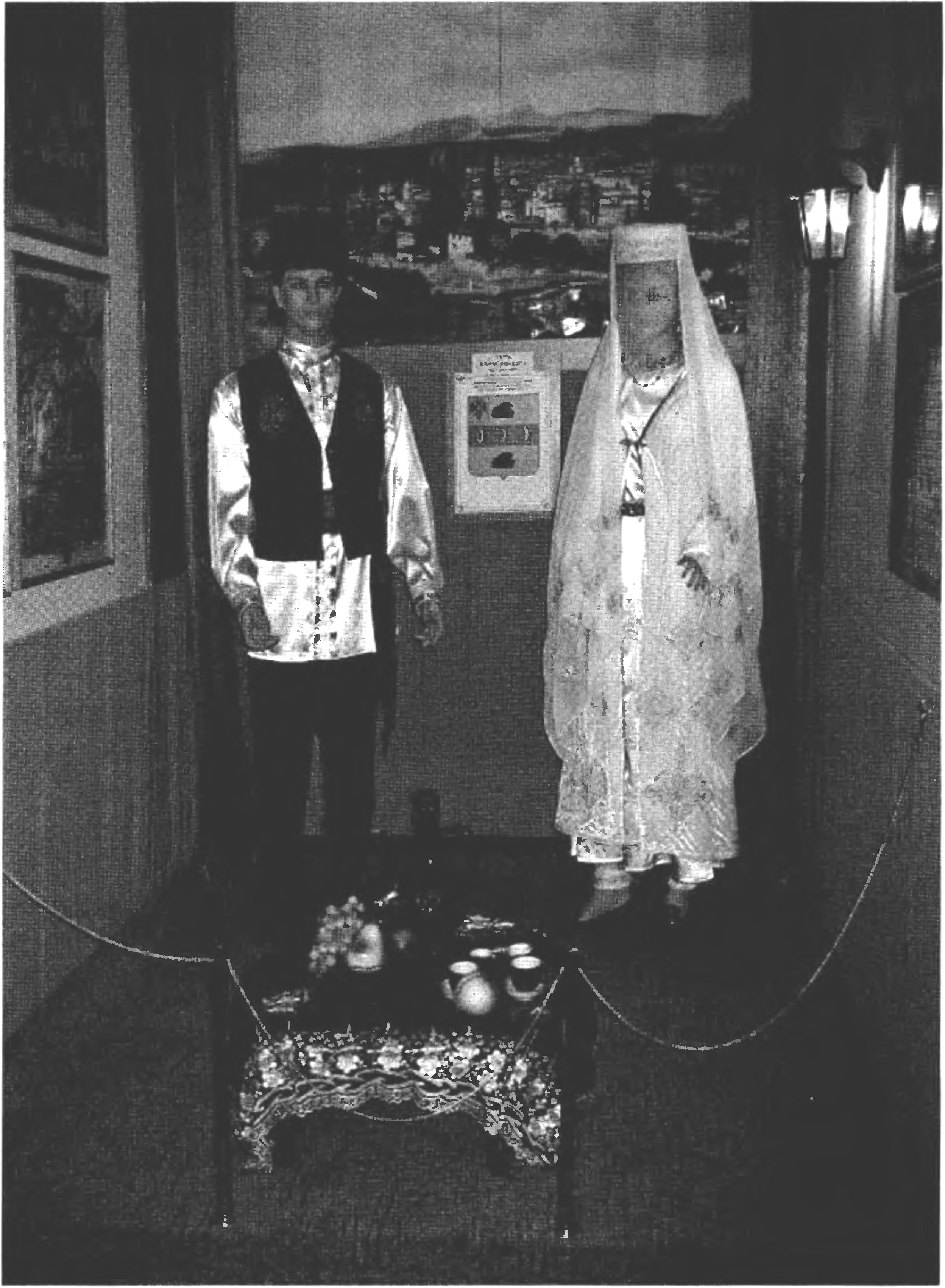 Традиционная крымчакская одежда (музей этнокультурного центра «Крымчаки» в Симферополе)