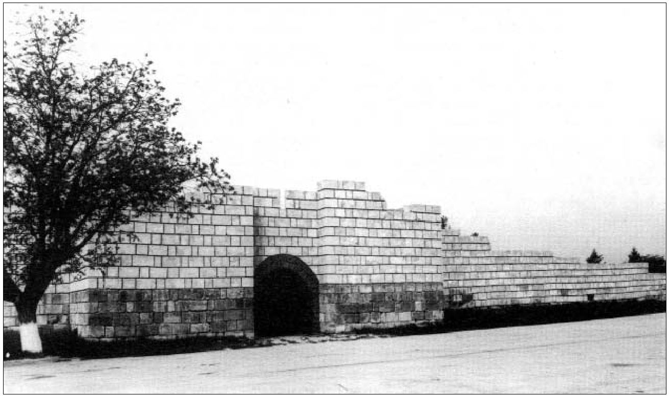 Илл. 36. Плиска. Восточные ворота, частичная реконструкция (по: Рашев Р. 2008)