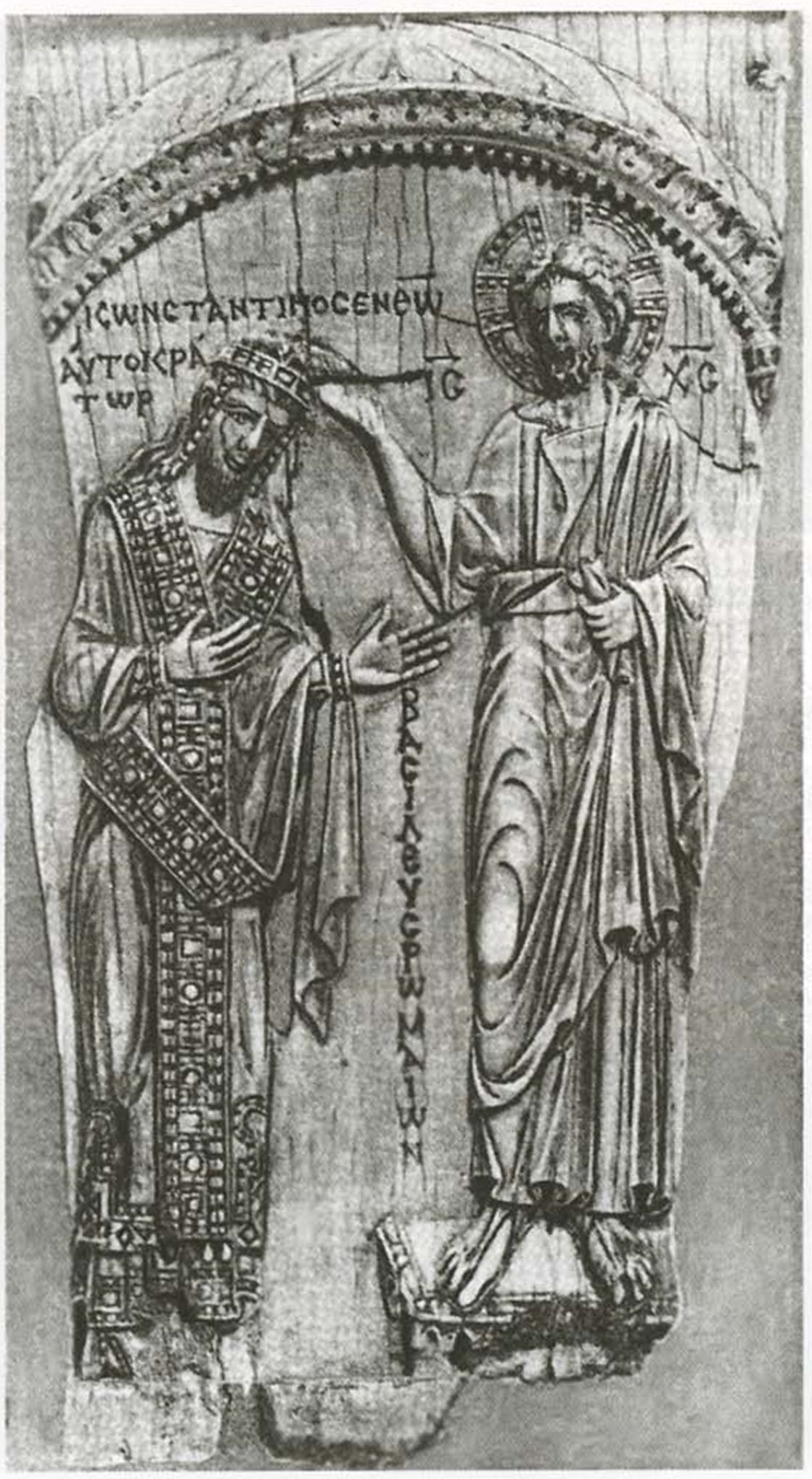 Император Константин VII Багрянородный, коронуемый Христом. Рельеф середины X в. Византия