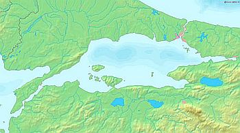 Мраморное море, слева пролив Дарданеллы и Галлипольский полуостров, на северо-востоке пролив Босфор