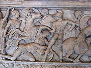 Битва греков с амазонками, барельеф на саркофаге