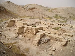 Это раскопанное жилище в Телль эс-Султане (район Иерихона) относят к 10000—5000 гг. до н. э.